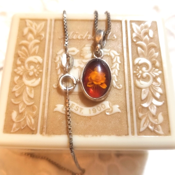 Vintage Valerio Poland hand carved Baltic Amber Flower Cameo w/Sterling boxchain - Picture 7 of 8